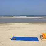 tapis de yoga sur la plage du touquet